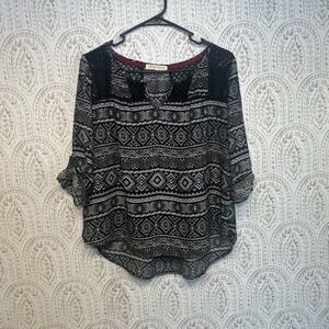 Rewind Black White Geometric Print Crochet Trim V Neck Tunic Blouse Women Small